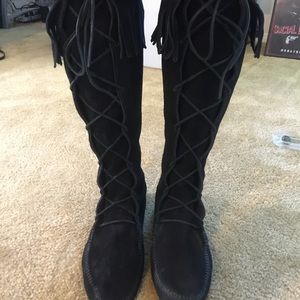 Minnetonka Moccasin Boots w/Fringe